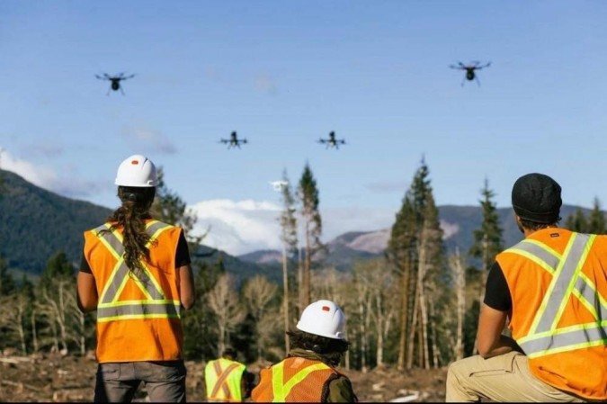  (Em combate ao desmatamento, a Flash Forest usa tecnologia para acelerar o plantio em reas devastadas.  Foto:  Flash Forest / Reproduo / Instagram)