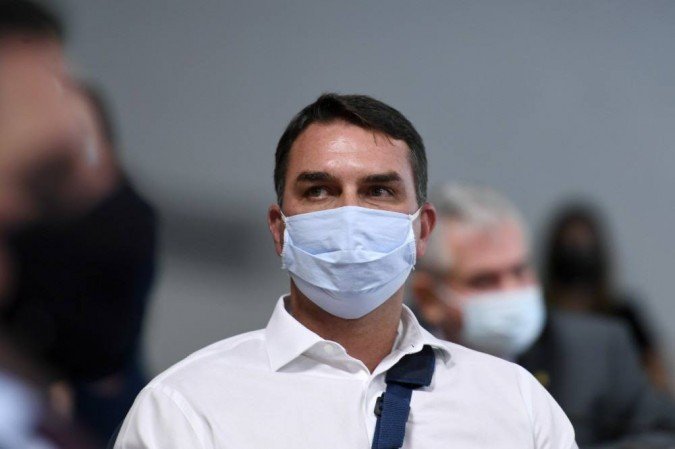 Flávio Bolsonaro diz: "Que eu saiba, o presidente não teria falado isso" (Foto: Edilson Rodrigues/Agência Senado) Flávio Bolsonaro diz: "Que eu saiba, o presidente não teria falado isso" (Foto: Edilson Rodrigues/Agência Senado)