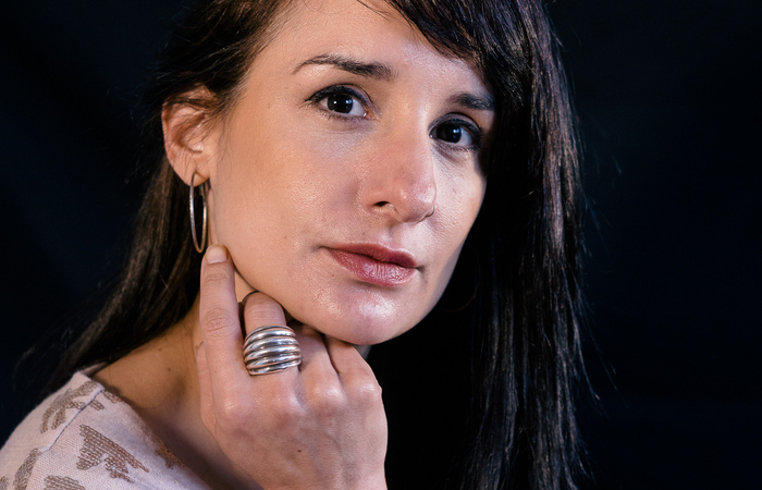 Enquanto gravava série, a diretora pernambucana Bárbara Cunha se envolveu na luta de Alexya pela democratização da fé (Foto: Divulgação) Enquanto gravava série, a diretora pernambucana Bárbara Cunha se envolveu na luta de Alexya pela democratização da fé (Foto: Divulgação)