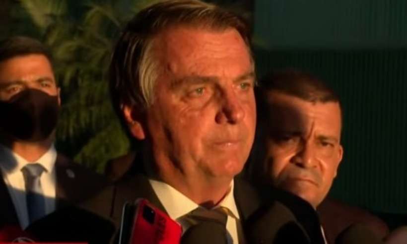 (Presidente se irritou quando questionado sobre um possível 'arrependimento' nas falas sobre o voto impresso e fraude nas eleições. Foto: Reprodução/Redes sociais
) (Presidente se irritou quando questionado sobre um possível 'arrependimento' nas falas sobre o voto impresso e fraude nas eleições. Foto: Reprodução/Redes sociais
)