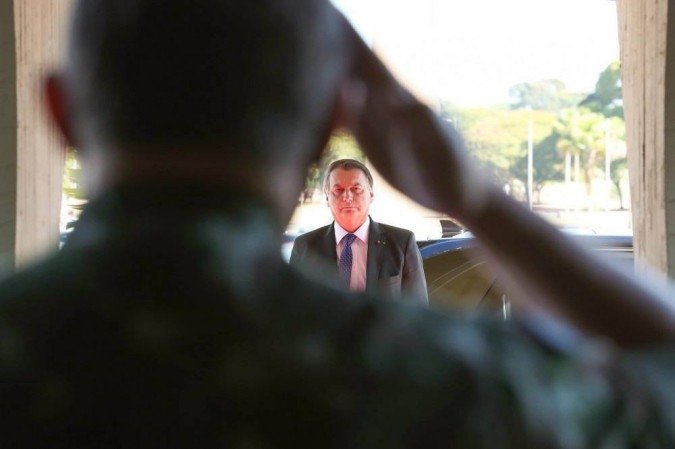 (Texto impede que militares da ativa assumam cargos destinados a civis na administração pública. Projeto será apresentado amanhã pela deputada Perpétua Almeida (PCdoB-AC). Foto: Marcos Corrêa/PR) (Texto impede que militares da ativa assumam cargos destinados a civis na administração pública. Projeto será apresentado amanhã pela deputada Perpétua Almeida (PCdoB-AC). Foto: Marcos Corrêa/PR)