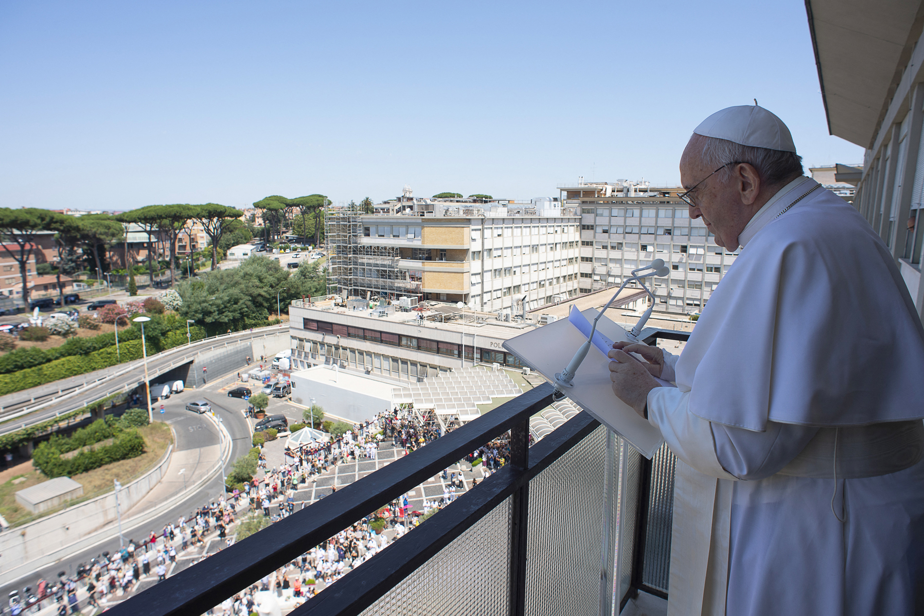 Papa Francisco falou aos fiéis da varanda do seu quarto no Hospital Gemelli no último domingo (Foto: AFP PHOTO / VATICAN MEDIA) Papa Francisco falou aos fiéis da varanda do seu quarto no Hospital Gemelli no último domingo (Foto: AFP PHOTO / VATICAN MEDIA)
