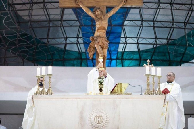 (Jovem afirmou ter sido abusado por padre quando tinha menos de 14 anos. Defesa disse que ainda não tem inquérito policial registrado. Foto: Arquidiocese de Brasília/Divulgação
) (Jovem afirmou ter sido abusado por padre quando tinha menos de 14 anos. Defesa disse que ainda não tem inquérito policial registrado. Foto: Arquidiocese de Brasília/Divulgação
)