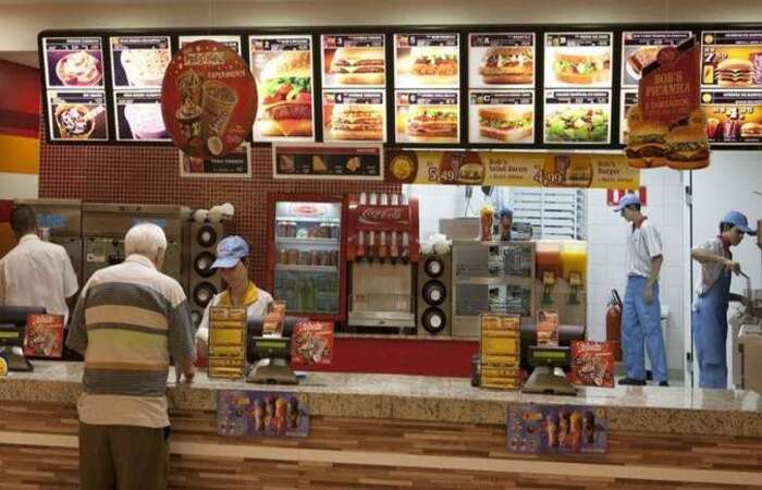 Empresa informa que orienta a todos os seus franqueados a fornecerem aos funcionários acesso à alimentação completa (Foto: Adnews/Reprodução ) Empresa informa que orienta a todos os seus franqueados a fornecerem aos funcionários acesso à alimentação completa (Foto: Adnews/Reprodução )