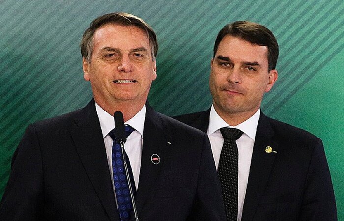 (Valter Campanato/Agência Brasil
'Flávio Bolsonaro confia na Justiça e tem a certeza de que a verdade prevalecerá', diz nota da defesa
) (Valter Campanato/Agência Brasil
'Flávio Bolsonaro confia na Justiça e tem a certeza de que a verdade prevalecerá', diz nota da defesa
)