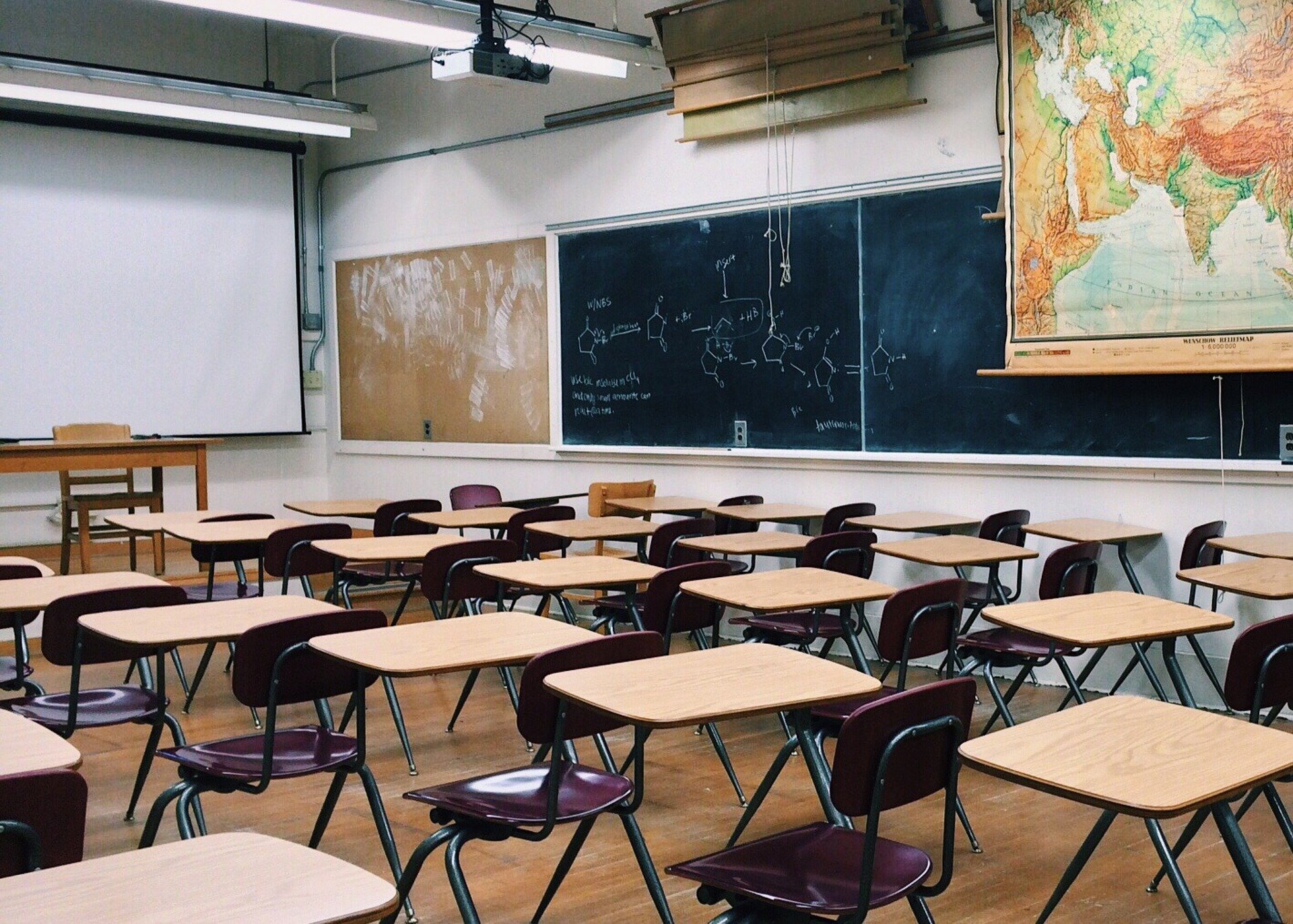 (Aulas presenciais devem ser reiniciadas até 18 de outubro. Foto: Reprodução/Pixabay
) (Aulas presenciais devem ser reiniciadas até 18 de outubro. Foto: Reprodução/Pixabay
)