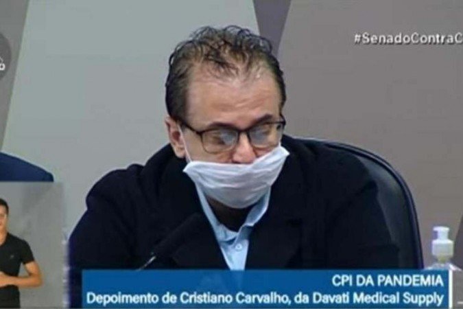 (Representante da Davati Medical Supply no Brasil teceu duras críticas a militares lotados no Ministério da Saúde. Foto: Reprodução/TV Senado) (Representante da Davati Medical Supply no Brasil teceu duras críticas a militares lotados no Ministério da Saúde. Foto: Reprodução/TV Senado)
