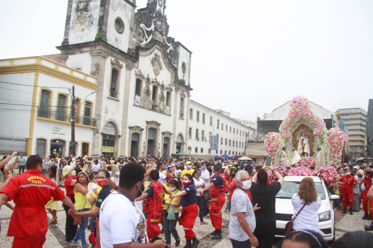 Pátio da Basílica do Carmo, durante a festa de Nossa Senhora do Carmo. (Rômulo Chico/Esp. DP Foto)