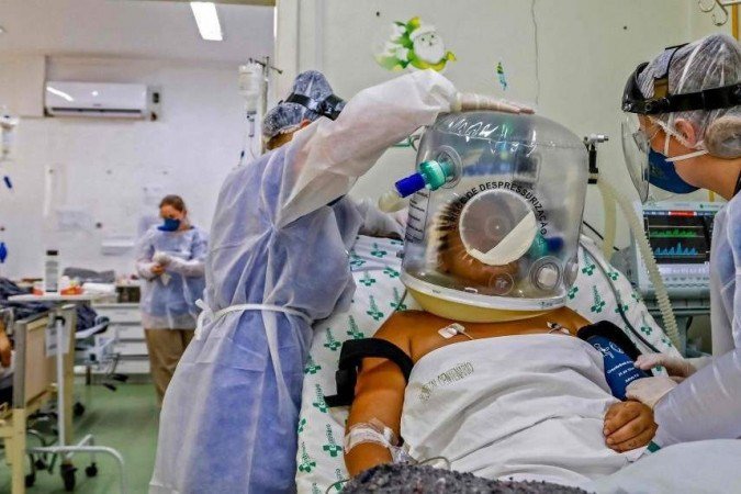 (O registro de semanas epidemiológicas, que contam o número de contaminados e mortos pela doença a cada sete dias, tem apresentado queda. Foto: SILVIO AVILA/AFP) (O registro de semanas epidemiológicas, que contam o número de contaminados e mortos pela doença a cada sete dias, tem apresentado queda. Foto: SILVIO AVILA/AFP)