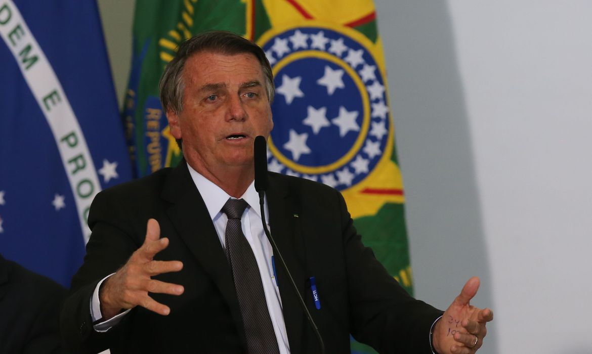 (Bolsonaro disse que deve vetar trecho em respeito ao contribuinte. Foto: Fábio Rodrigues/Agência Brasil) (Bolsonaro disse que deve vetar trecho em respeito ao contribuinte. Foto: Fábio Rodrigues/Agência Brasil)