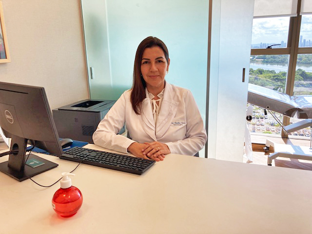 Neurologista Carolina Cunha explica sobre a importância da presença constante do cuidador em pacientes em estágio avançado.
(Divulgação) Neurologista Carolina Cunha explica sobre a importância da presença constante do cuidador em pacientes em estágio avançado.
(Divulgação)