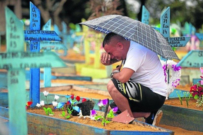  (Especialistas alertam que, em pases com alto registro de bitos, como o Brasil, as complicaes podem ser acirradas. Foto: Michael Dantas/AFP)