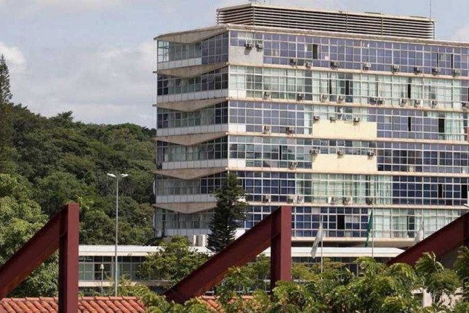  (Reitora aponta que cortes no oramento ameaam a boa classificao da instituio no ranking elaborado pela publicao inglesa Times Higher Education. Foto: Lucas Braga/UFMG)