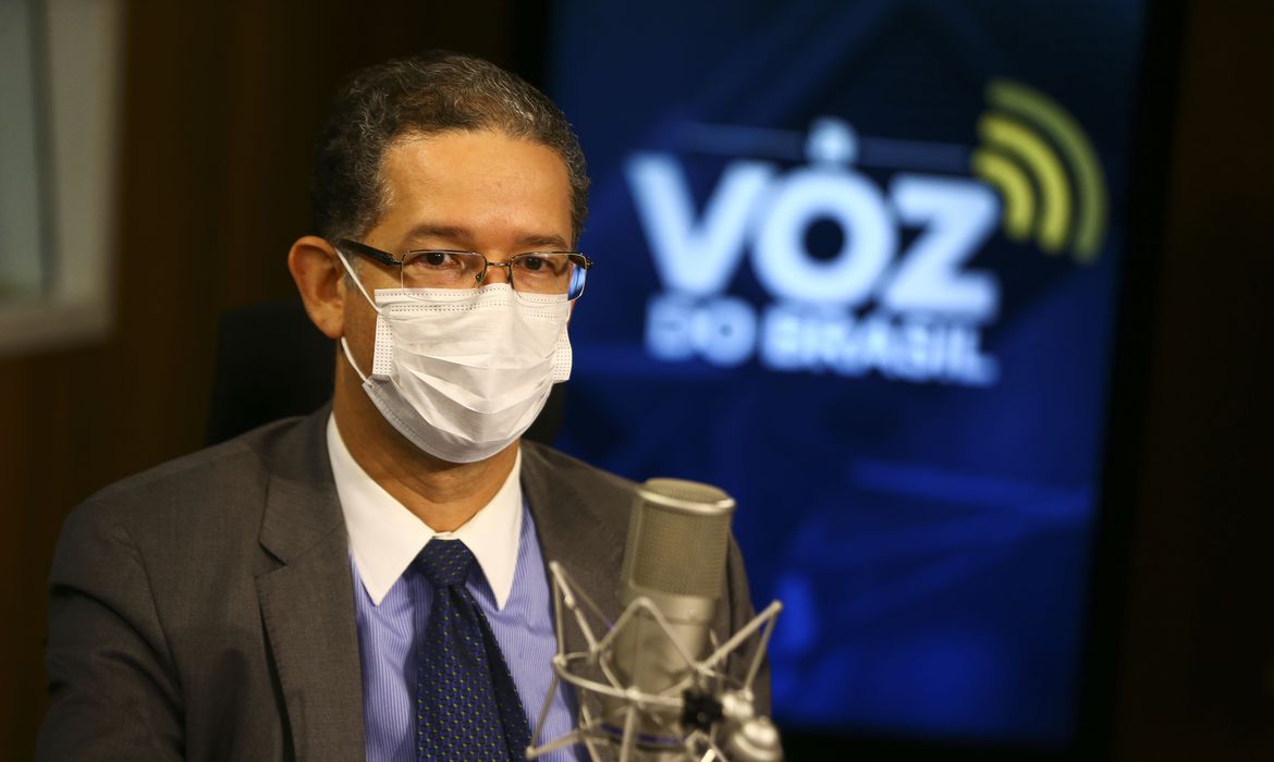 (Secretário cita ações para brasileiros economizar energia em casa. Foto: Marcelo Camargo/Agência Brasil) (Secretário cita ações para brasileiros economizar energia em casa. Foto: Marcelo Camargo/Agência Brasil)