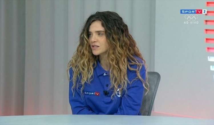 (Tetracampeã mundial faz sucesso com comentários espontâneos e cai nas graças do público. Foto: Reprodução/Sport TV) (Tetracampeã mundial faz sucesso com comentários espontâneos e cai nas graças do público. Foto: Reprodução/Sport TV)