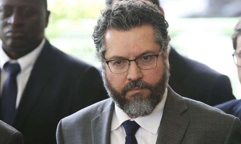 Ernesto Araújo ironiza queima de monumento a Borba Gato: 'Revolução' | Política: Diario de Pernambuco - Vimarsana News
