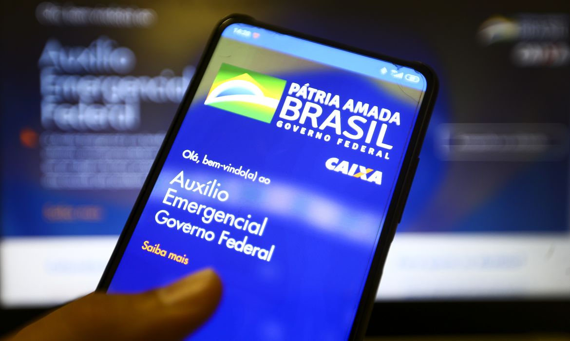  (Segundo o presidente, caso a pandemia da Covid-19 continue fora de controle, governo vai pagar benefício no ano que vem. Foto: Marcelo Casal Jr/Agência Brasil)