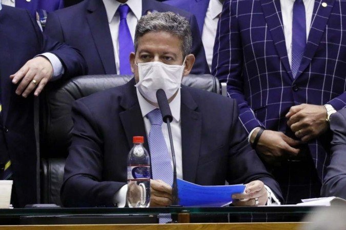  (O relatrio apresentado pelo deputado Celso Sabino (PSDB-PA) poder ser votado j na semana que vem. Deputados criticaram a pressa para aprovar o projeto, que s teve parecer entregue ontem. Foto: Cleia Viana/Cmara dos Deputados)