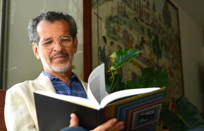 O livro  uma mescla de biografia, catlogo e dirio pessoal do artista (Foto: Cludia Dalla Nora/Divulgao)