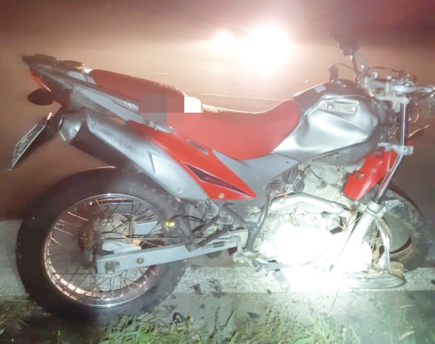 Segundo a polcia, pelos vestgios verificados no local, o condutor da moto entrou na contramo da rodovia. (PRF/Divulgao)