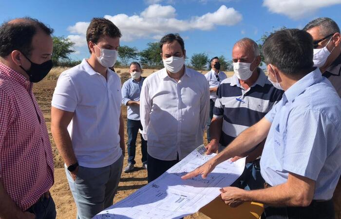  (Paulo Cmara visitou visitou o terreno onde ser construdo o Centro de Distribuio do Grupo Mateus
)