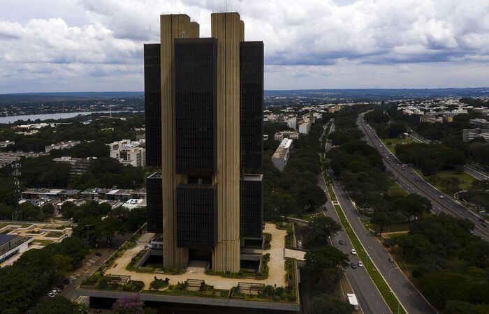 Papel-moeda representa apenas 3% dos recursos disponveis no pas (Marcelo Casal Jr/Agncia Brasil)