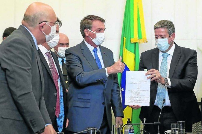 Entenda o que está por trás do fim do Bolsa Família - Vimarsana News