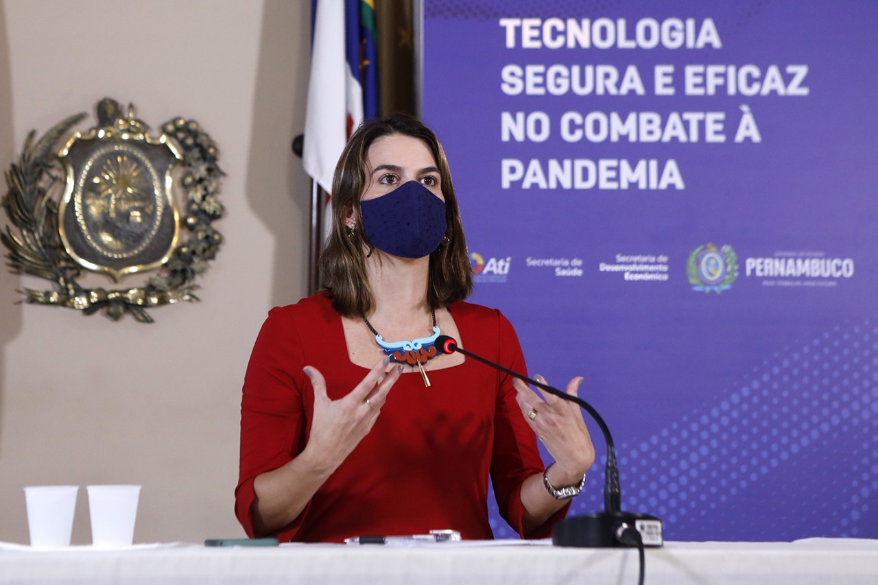 O Passe Seguro PE, anunciado pela secretária executiva de Desenvolvimento Econômico, Ana Paula Vilaça, oferece informações sobre o participante, inclusive o esquema vacinal (Foto: Hélia Scheppa/SEI
)