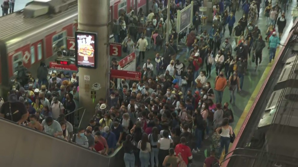 Greve afeta funcionamento de três linhas de trem da Grande São Paulo | Brasil: Diario de Pernambuco