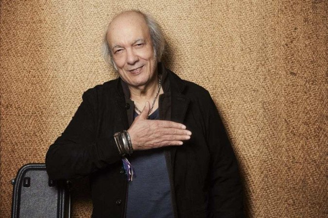 Na legenda do anúncio, o compositor estimulou a vacinação de todos (Foto: Divulgação/Guto Costa) Na legenda do anúncio, o compositor estimulou a vacinação de todos (Foto: Divulgação/Guto Costa)