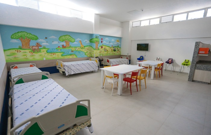 O espaço de acolhimento para famílias de pacientes do interior conta com estrutura de descanso e locais para esquentar a refeição. (Foto: Arnaldo Sete/ DP) O espaço de acolhimento para famílias de pacientes do interior conta com estrutura de descanso e locais para esquentar a refeição. (Foto: Arnaldo Sete/ DP)
