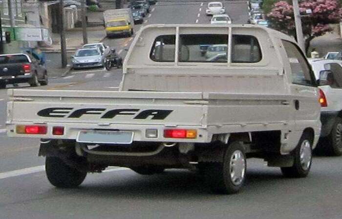 Carros do tipo picape ou furgão, destinados ao trabalho, tem a possiblidade de receber 30% de desconto na compra (Foto: Wikimedia Commons) Carros do tipo picape ou furgão, destinados ao trabalho, tem a possiblidade de receber 30% de desconto na compra (Foto: Wikimedia Commons)