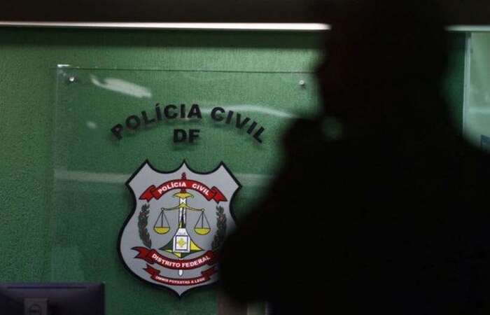 Com um dos homens, policiais encontraram outro cheque no valor de mais de R$ 9,7 milhões. O trio foi preso em flagrante na agência bancária (Luis Nova/Esp. CB/D.A Press) Com um dos homens, policiais encontraram outro cheque no valor de mais de R$ 9,7 milhões. O trio foi preso em flagrante na agência bancária (Luis Nova/Esp. CB/D.A Press)