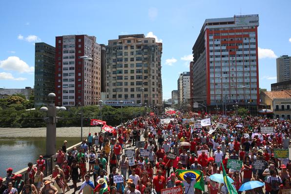 Registro da manifestação de 2016. Este ano a concentração começa a partir das 10h, na Praça do Derby. (Teresa Maia/Arquivo DP) Registro da manifestação de 2016. Este ano a concentração começa a partir das 10h, na Praça do Derby. (Teresa Maia/Arquivo DP)