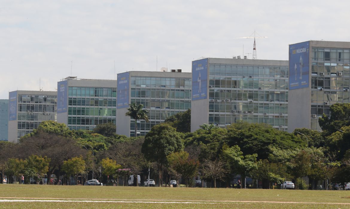 (PM fará linhas de revistas pessoais e bloqueios em vias da Esplanada. Foto: Fabio Rodrigues Pozzebom/Agência Brasil) (PM fará linhas de revistas pessoais e bloqueios em vias da Esplanada. Foto: Fabio Rodrigues Pozzebom/Agência Brasil)