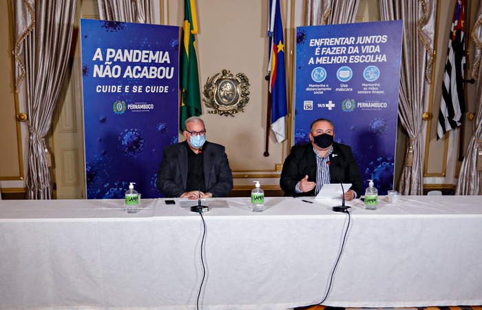 Médico e representante da Sociedade Brasileira de Imunizações no Comitê médico e representante da Sociedade Brasileira de Imunizações no Comitê Técnico Estadual para Acompanhamento da Vacinação contra a Covid-19, Eduardo Jorge da Fonsecaécnico Estadual para Acompanhamento da Vacinação contra a Covid-19, Eduardo Jorge da Fonseca e secretário estadual de Saúde, André Longo (Foto: Douglas Fagner/SEI) Médico e representante da Sociedade Brasileira de Imunizações no Comitê médico e representante da Sociedade Brasileira de Imunizações no Comitê Técnico Estadual para Acompanhamento da Vacinação contra a Covid-19, Eduardo Jorge da Fonsecaécnico Estadual para Acompanhamento da Vacinação contra a Covid-19, Eduardo Jorge da Fonseca e secretário estadual de Saúde, André Longo (Foto: Douglas Fagner/SEI)