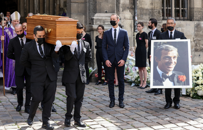 O velório de Belmondo aconteceu na manhã desta sexta-feira (Foto: Thomas Coex/AFP) O velório de Belmondo aconteceu na manhã desta sexta-feira (Foto: Thomas Coex/AFP)