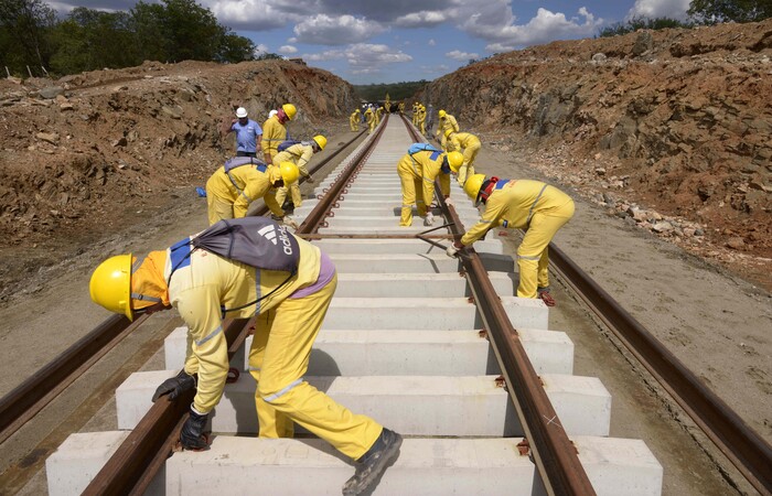 Medida autoriza o estado a explorar, diretamente ou mediante concessão, permissão ou autorização a infraestrutura e os serviços de transporte ferroviário
(Delfim Martins/ Blog do Planalto)
Medida autoriza o estado a explorar, diretamente ou mediante concessão, permissão ou autorização a infraestrutura e os serviços de transporte ferroviário
(Delfim Martins/ Blog do Planalto)