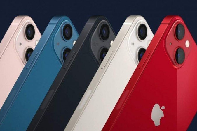  (iPhone 13 est disponvel em cinco cores e tem sistema de cmera dupla com 12 MP. Foto: Apple/Reproduo)