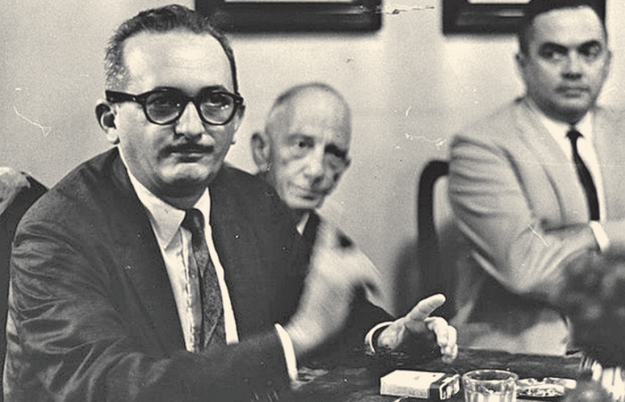 Como diretor do Departamento de Extensões Culturais, Freire criou veículos de comunicação popular pioneiros e ativos até hoje (Foto: Acervo Nacional) Como diretor do Departamento de Extensões Culturais, Freire criou veículos de comunicação popular pioneiros e ativos até hoje (Foto: Acervo Nacional)