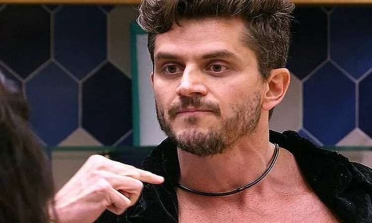 ('Como uma pessoa fez a cirurgia em mim e não viu que eu tinha um nódulo antes?', questiona a vítima indignada. Foto: Reprodução/GloboPlay) ('Como uma pessoa fez a cirurgia em mim e não viu que eu tinha um nódulo antes?', questiona a vítima indignada. Foto: Reprodução/GloboPlay)