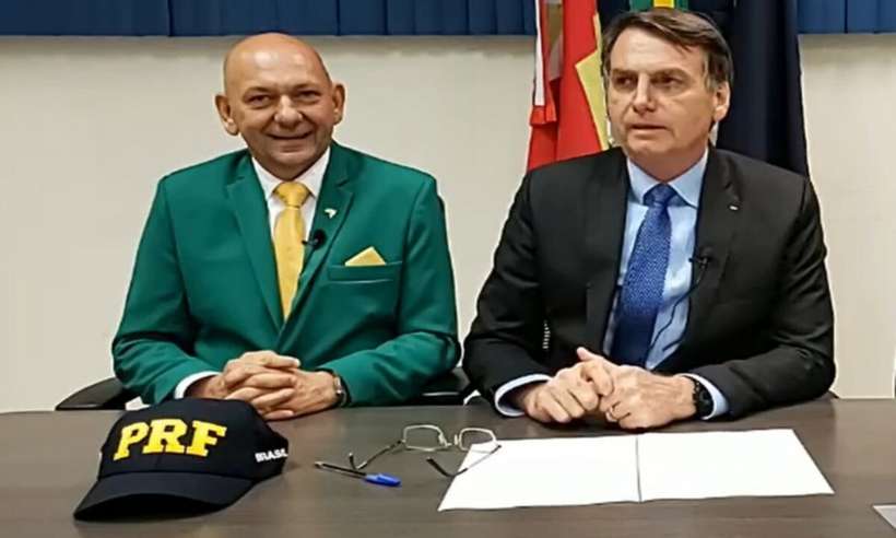 (Jair Bolsonaro disse que senadores fizeram um 'fiasco' durante depoimento de Luciano Hang. Foto: Reprodução/Facebook) (Jair Bolsonaro disse que senadores fizeram um 'fiasco' durante depoimento de Luciano Hang. Foto: Reprodução/Facebook)