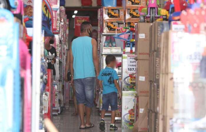 Entre as dicas estão as pesquisas de preço, verificação sobre informações do produto e fabricante, atenção com as peças pequenas, além de trocas e reparos (Edesio Ferreira/EM/D.A Press) Entre as dicas estão as pesquisas de preço, verificação sobre informações do produto e fabricante, atenção com as peças pequenas, além de trocas e reparos (Edesio Ferreira/EM/D.A Press)