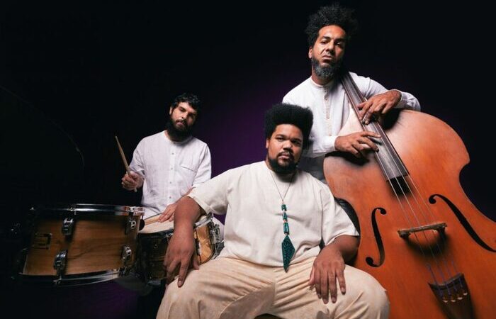 O show do Amaro Freitas Trio fica responsável por fechar a programação (Foto: Divulgação) O show do Amaro Freitas Trio fica responsável por fechar a programação (Foto: Divulgação)