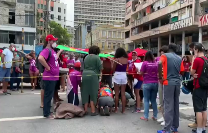 Atropelamento ocorreu nos momentos finais da manifestação, na Av. Martins de Barros, no bairro de Santo Antônio (Reprodução/Portal G1 de notícias) Atropelamento ocorreu nos momentos finais da manifestação, na Av. Martins de Barros, no bairro de Santo Antônio (Reprodução/Portal G1 de notícias)