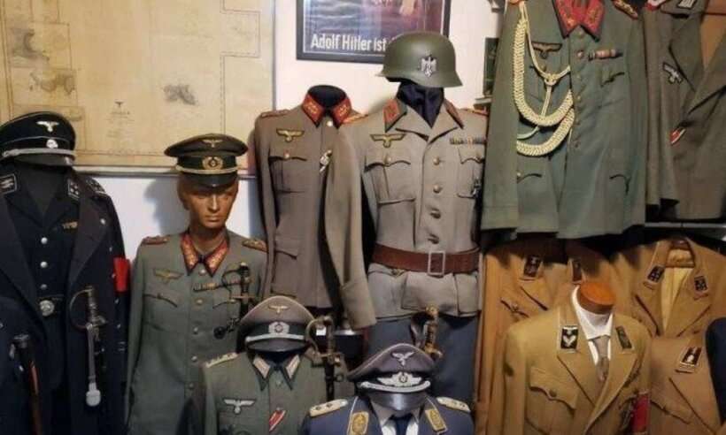 (Na casa de Aylson Proença Doyle Linhares, os agentes encontraram uma série de artigos nazistas, além de armamento e munição. Foto: Reprodução) (Na casa de Aylson Proença Doyle Linhares, os agentes encontraram uma série de artigos nazistas, além de armamento e munição. Foto: Reprodução)