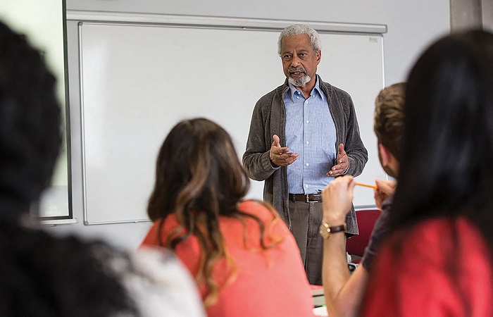 Abdulrazak Gurnah teve escrita reconhecida como oi premiado por sua escrita "empática e sem concessões dos efeitos do colonialismo" (SIMON JARRATT / UNIVERSITY OF KENT / AFP) Abdulrazak Gurnah teve escrita reconhecida como oi premiado por sua escrita "empática e sem concessões dos efeitos do colonialismo" (SIMON JARRATT / UNIVERSITY OF KENT / AFP)