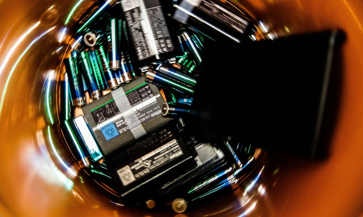 (Pesquisa Resíduos Eletrônicos no Brasil foi divulgada hoje. Foto: Marcello Casal Jr/Agência Brasil) (Pesquisa Resíduos Eletrônicos no Brasil foi divulgada hoje. Foto: Marcello Casal Jr/Agência Brasil)