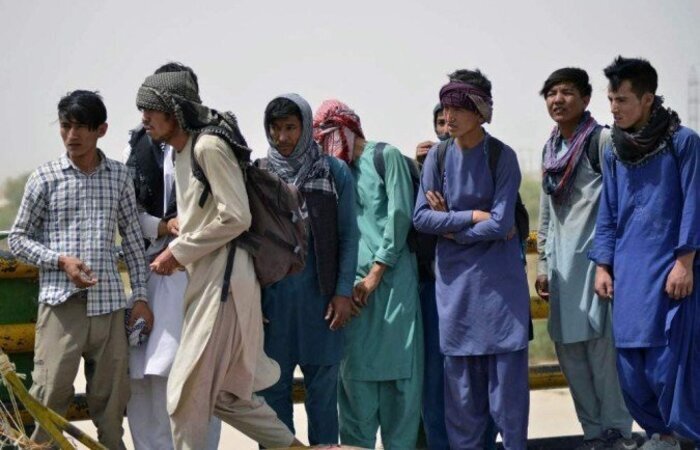 Desde que o Talibã assumiu o poder, o movimento de refugiados sem documentos cresceu consideravelmente (Foto: Javed Tanveer/AFP) Desde que o Talibã assumiu o poder, o movimento de refugiados sem documentos cresceu consideravelmente (Foto: Javed Tanveer/AFP)