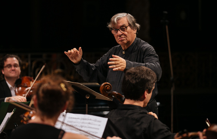 Ao longo de cinco décadas de carreira, o maestro fundou orquestras e o festival mais duradouro de música de câmara (Foto: Flora Pimentel/Divulgação) Ao longo de cinco décadas de carreira, o maestro fundou orquestras e o festival mais duradouro de música de câmara (Foto: Flora Pimentel/Divulgação)